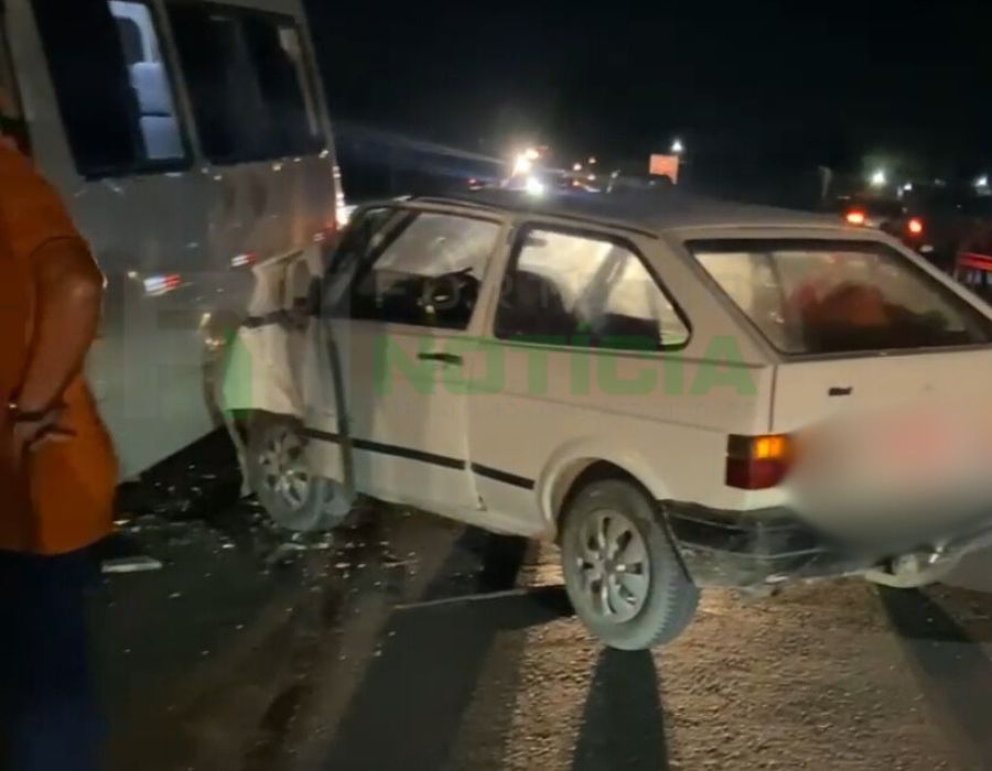 Imagem JPG, Colisão entre Van e Gol é registrada na BR-101, trevo de Cruz das Almas