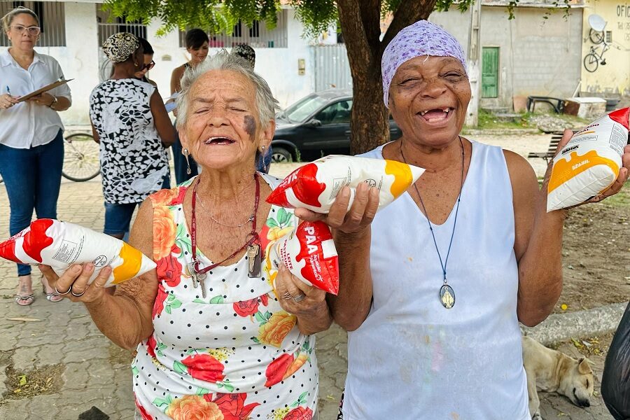 Imagem JPG, Mais de 2 mil litros de leite são entregues a famílias e comunidades carentes