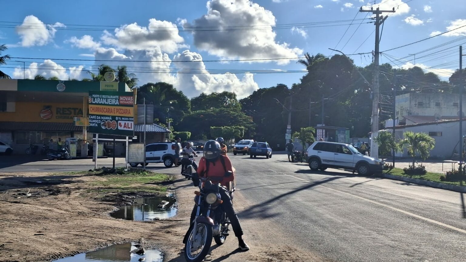 Imagem JPG, Colisão entre veículos é registrada no centro de Sapeaçu