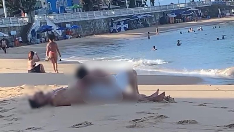 Imagem JPG, Homens são flagrados fazendo sexo oral no Porto da Barra durante o Carnaval