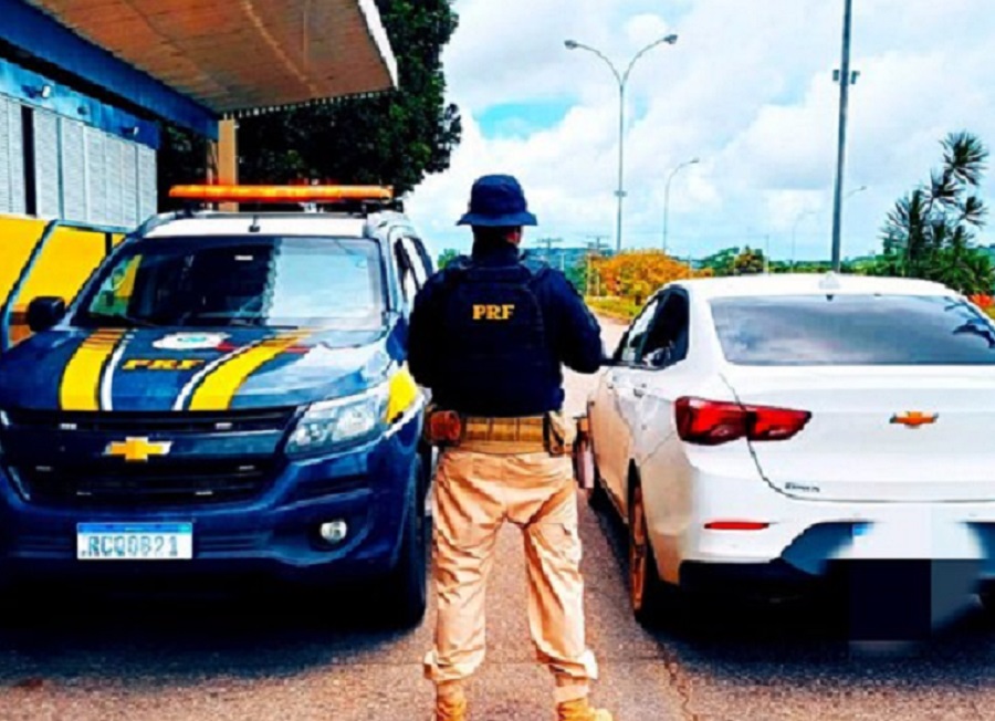 Imagem JPG, Em Santo Antônio de Jesus, PRF prende motorista transitando na BR 101 com carro clonado